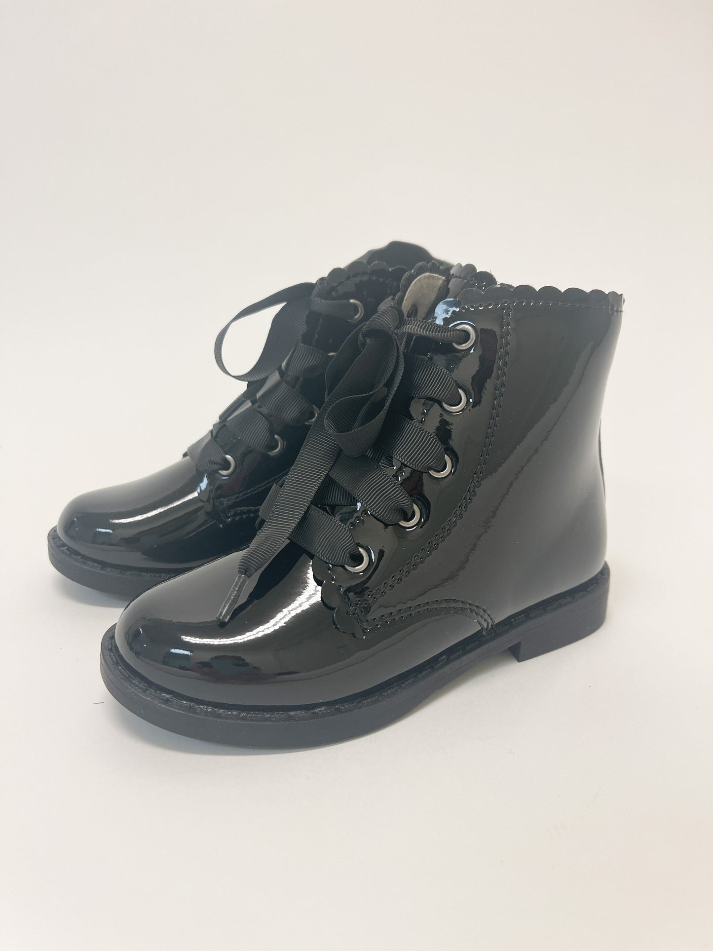 Girls Laceup Boot-Patent Black