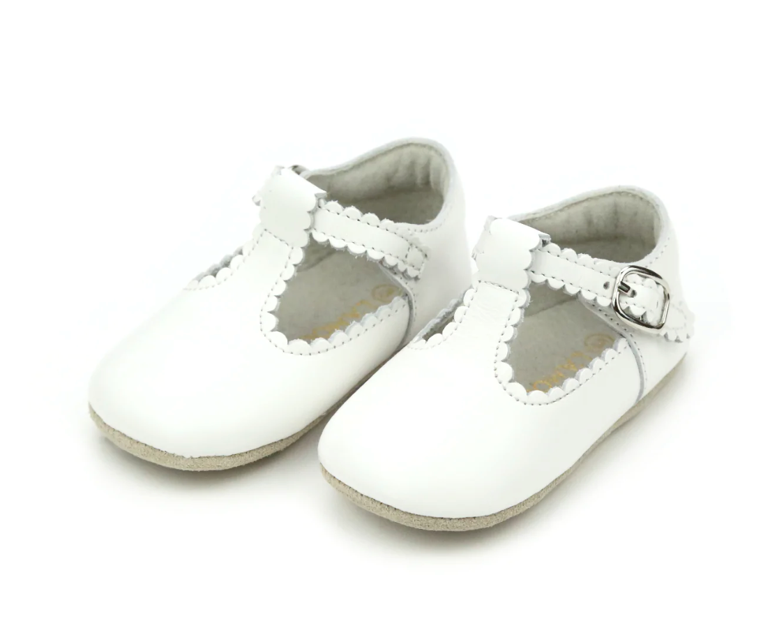Elodie Scalloped T-Bar Crib-White