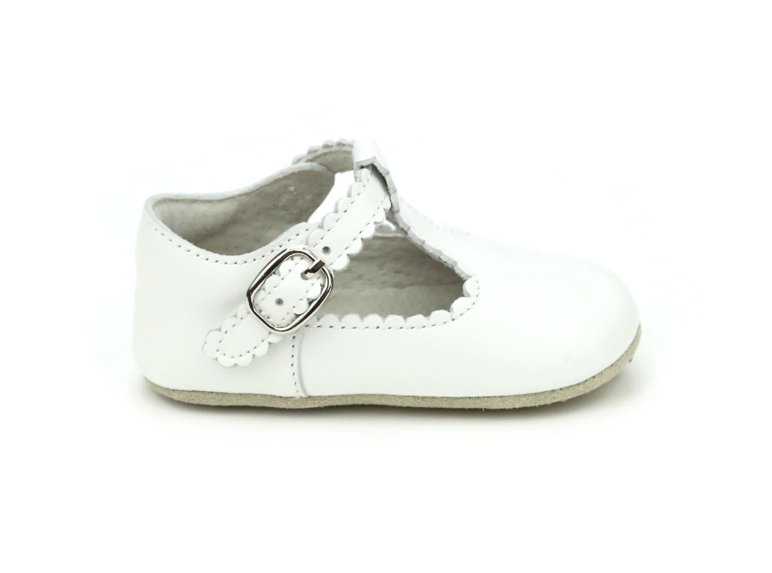 Elodie Scalloped T-Bar Crib-White